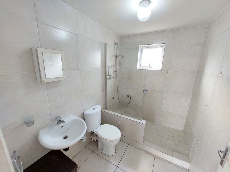 To Let 2 Bedroom Property for Rent in Lansdowne Western Cape